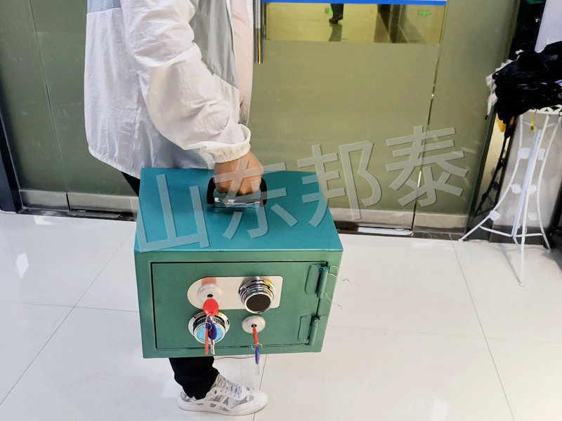 便攜式雷管柜和炸藥柜及雙背帶鋼板材質(zhì)炸藥箱   ~！新品推送！~